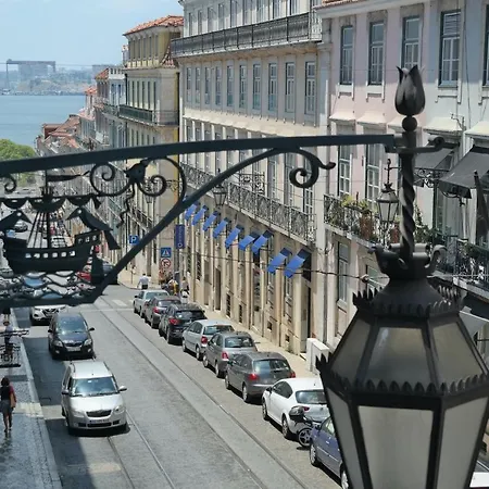 Spirit Of Chiado Daire Lisboa